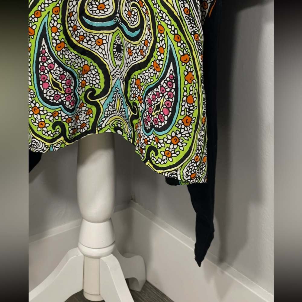 NWOT: CHA CHA VENTE Multicolor Paisley Tunic With Black Back Size 3XL - Picture 3 of 4